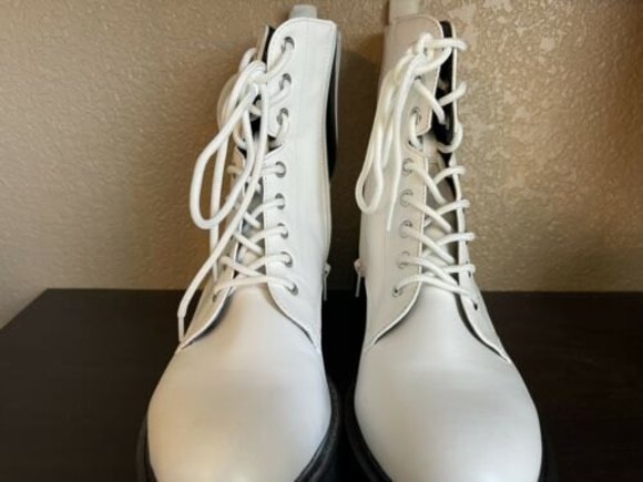 R2 Stomrie White Boots Shoes Womens Size 9.5 NEW With 2 in. Heels White Laces - Picture 4 of 7